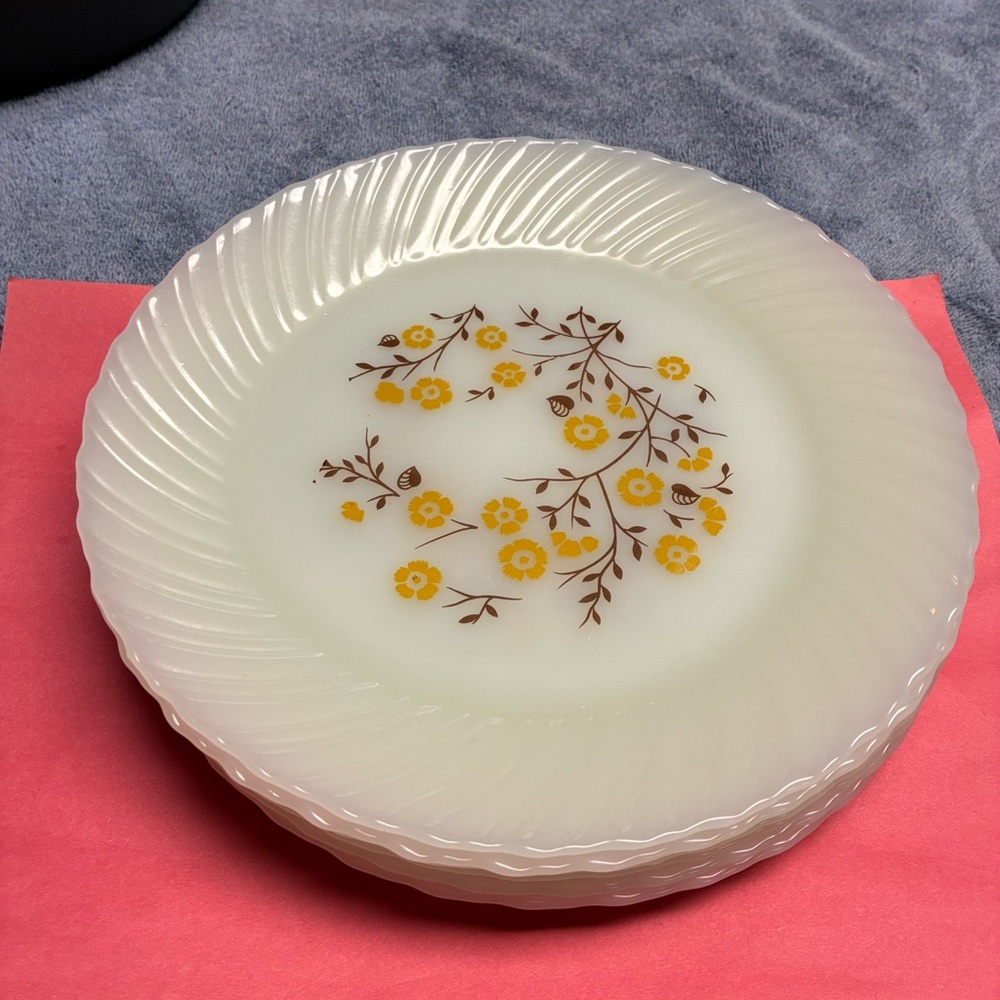 MEXICANA White Dinnerware with Yellow Floral Design